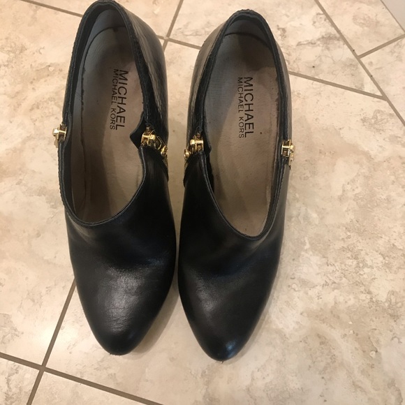 Michael Kors Ankle bootie with gold zip detail - Picture 6 of 6